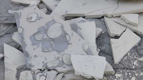 一场大风过后，银川一小区外墙保温层大面积脱落！