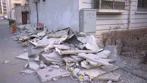 一场大风过后，银川一小区外墙保温层大面积脱落！